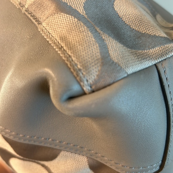 EUC Coach Crossbody bag - Picture 8 of 10